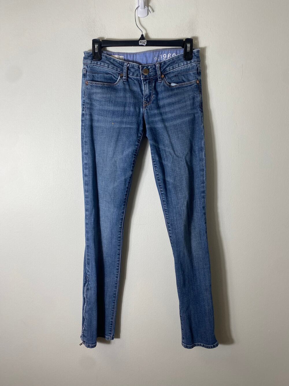 GAP Real Straight Jeans. Sz 25